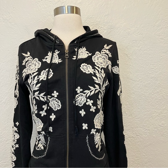 Free People Black Floral Embroidered Hoodie Sweatshirt Top Medium - Picture 2 of 10